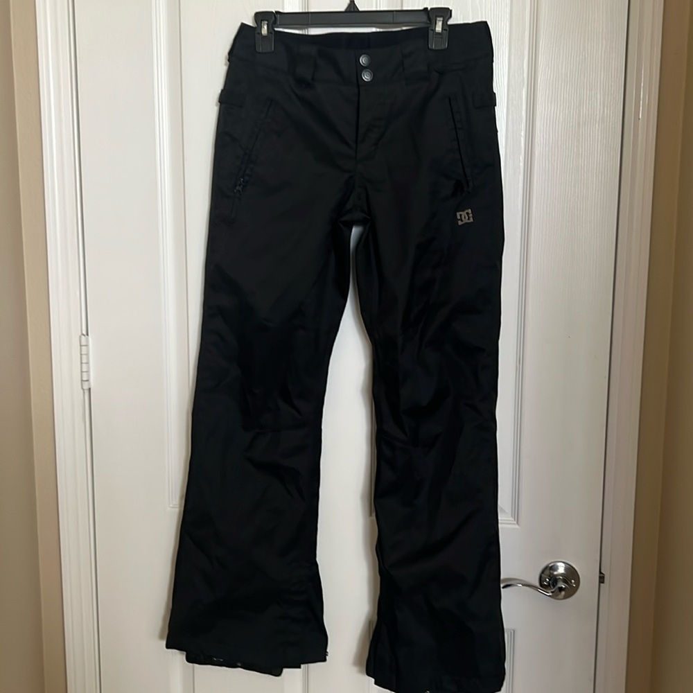 DC women’s snowboarding pants.